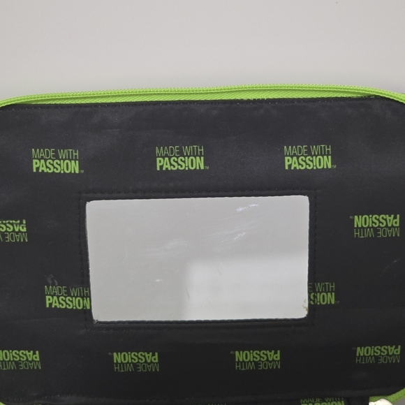 ⭐️40% Off⭐️ The Body Shop Vintage Train Case - Picture 9 of 14